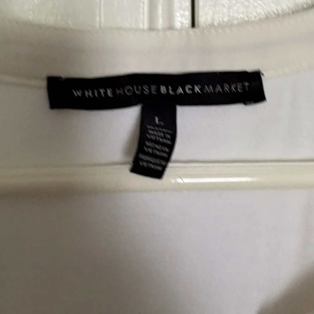 White House Black Market Women’s V-Neck Tank Top. Size Large.